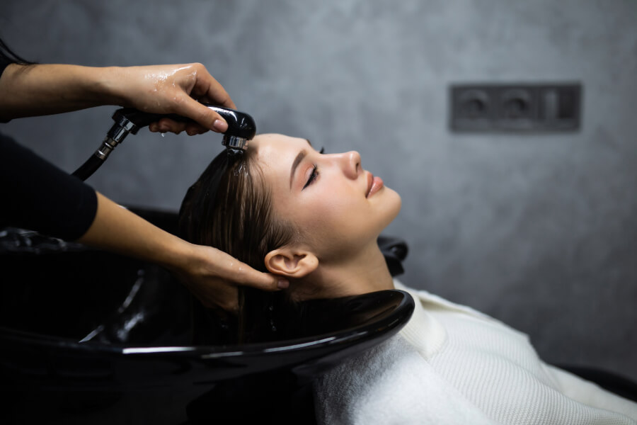 Plaukų spa procedūros: daugiau nei tik įprastas plaukų plovimas