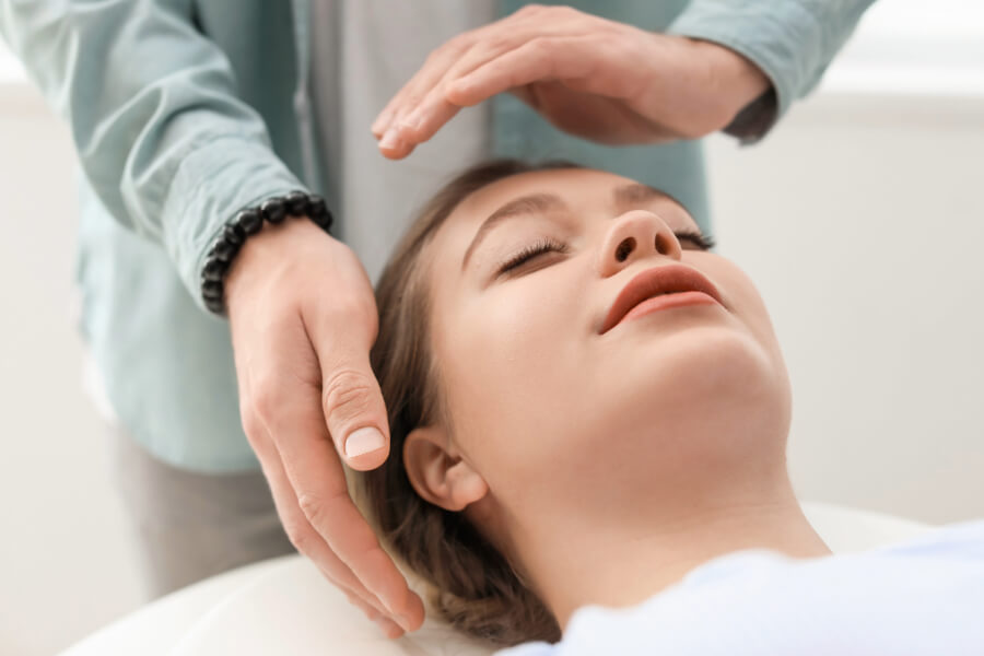 Ką mokslas sako apie Reiki poveikį stresui ir nerimui